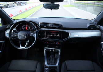 Подержанный автомобиль Audi Q3 2019 года (14 фото)