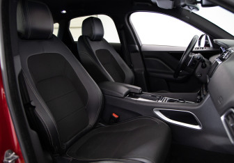 Подержанный автомобиль Jaguar F-Pace 2017 года (12 фото)