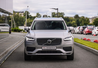 Подержанный автомобиль Volvo XC90 2021 года (4 фото)