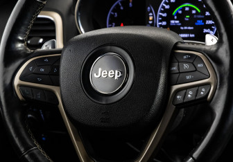 Подержанный автомобиль Jeep Grand Cherokee 2014 года (12 фото)