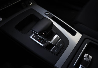 Подержанный автомобиль Audi Q5 2022 года (15 фото)