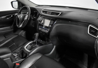 Подержанный автомобиль Nissan X-Trail 2015 года (15 фото)