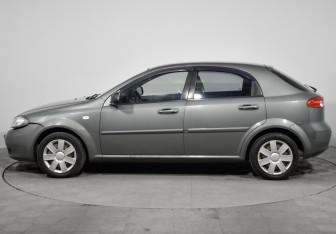 Подержанный автомобиль Chevrolet Lacetti Hatchback 2010 года (8 фото)