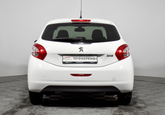 Подержанный автомобиль Peugeot 208 2013 года (6 фото)