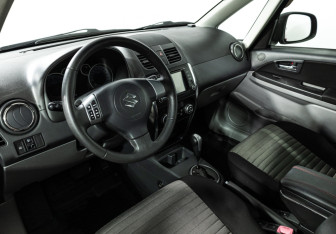 Подержанный автомобиль Suzuki SX4 Hatchback 2011 года (11 фото)