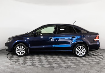 Подержанный автомобиль Volkswagen Polo Sedan 2015 года (8 фото)