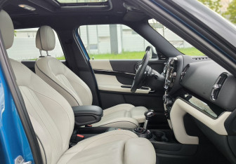Подержанный автомобиль MINI Countryman 2017 года (23 фото)