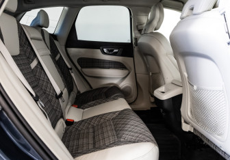 Подержанный автомобиль Volvo XC60 2021 года (20 фото)