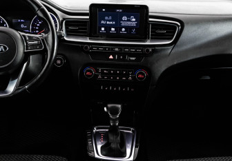 Подержанный автомобиль Kia Ceed Wagon 2019 года (12 фото)