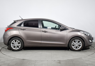 Подержанный автомобиль Hyundai i30 Hatchback 2014 года (4 фото)