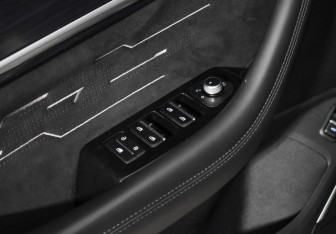 Подержанный автомобиль Geely Monjaro 2024 года (10 фото)