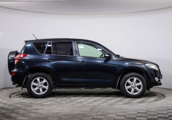 Подержанный автомобиль Toyota RAV4 2011 года (4 фото)