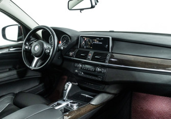 Подержанный автомобиль BMW X6 2013 года (9 фото)