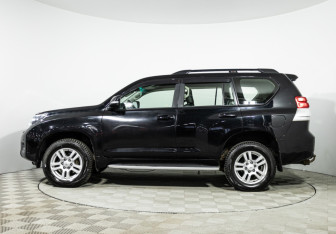 Подержанный автомобиль Toyota Land Cruiser Prado 2010 года (8 фото)