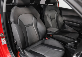 Подержанный автомобиль Audi A1 2012 года (20 фото)