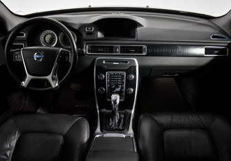 Подержанный автомобиль Volvo XC70 2012 года (14 фото)