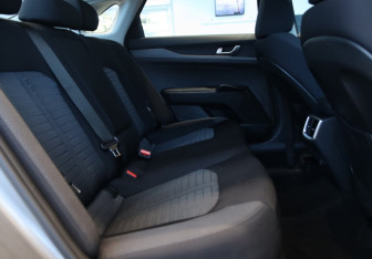 Новый Kia K5 2025 (6 фото)