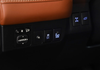 Подержанный автомобиль Toyota RAV4 2015 года (21 фото)