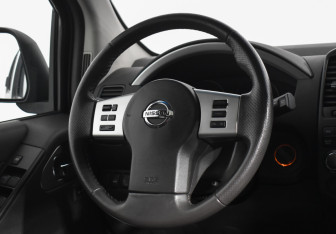 Подержанный автомобиль Nissan Pathfinder 2012 года (15 фото)