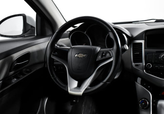Подержанный автомобиль Chevrolet Cruze Sedan 2012 года (15 фото)