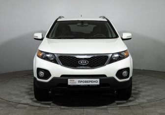 Подержанный автомобиль Kia Sorento 2012 года (2 фото)
