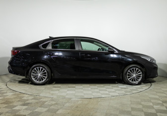 Подержанный автомобиль Kia Cerato Sedan 2022 года (4 фото)
