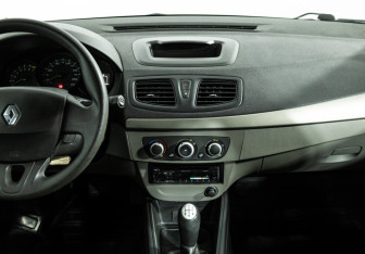 Подержанный автомобиль Renault Megane Hatchback 2012 года (14 фото)