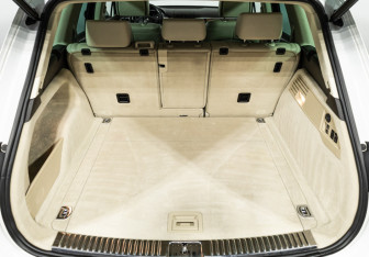 Подержанный автомобиль Volkswagen Touareg 2013 года (24 фото)