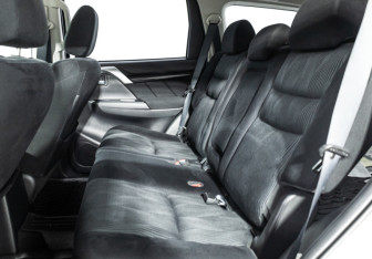 Подержанный автомобиль Mitsubishi Pajero Sport 2018 года (10 фото)