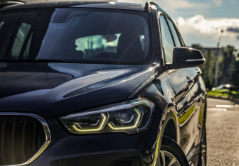 Подержанный автомобиль BMW X1 2019 года (2 фото)