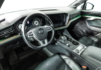 Подержанный автомобиль Volkswagen Touareg 2018 года (11 фото)
