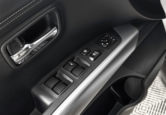 Подержанный автомобиль Mitsubishi Outlander 2011 года (10 фото)