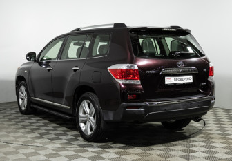 Подержанный автомобиль Toyota Highlander 2012 года (7 фото)