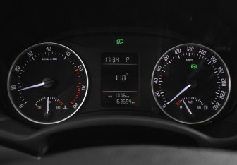 Подержанный автомобиль Skoda Octavia Liftback 2012 года (20 фото)