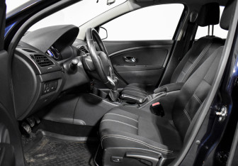 Подержанный автомобиль Renault Megane Hatchback 2013 года (11 фото)