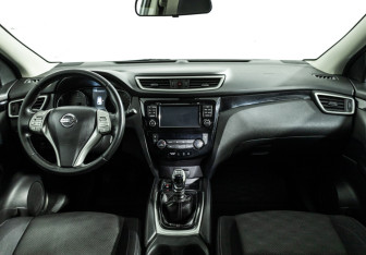 Подержанный автомобиль Nissan Qashqai 2016 года (13 фото)