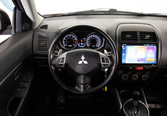 Подержанный автомобиль Mitsubishi ASX 2010 года (10 фото)