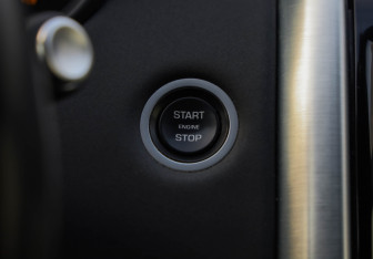 Подержанный автомобиль Land Rover Discovery 2020 года (18 фото)