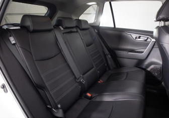 Подержанный автомобиль Toyota RAV4 2019 года (20 фото)