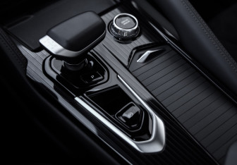 Подержанный автомобиль Geely Monjaro 2024 года (22 фото)