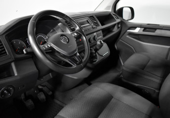Подержанный автомобиль Volkswagen Multivan 2019 года (9 фото)