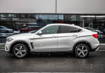 Подержанный автомобиль BMW X6 2016 года (8 фото)