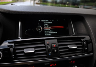 Подержанный автомобиль BMW X3 2015 года (15 фото)