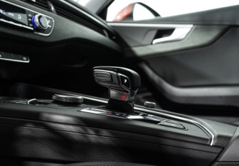 Подержанный автомобиль Audi A4 Sedan 2019 года (19 фото)