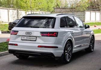 Подержанный автомобиль Audi Q7 2019 года (6 фото)