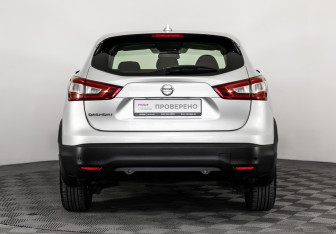 Подержанный автомобиль Nissan Qashqai 2018 года (7 фото)