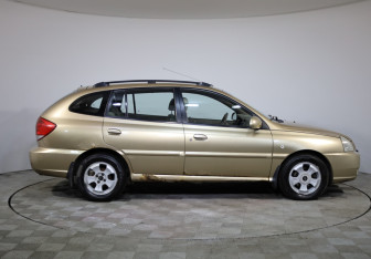 Подержанный автомобиль Kia Rio Wagon 2005 года (4 фото)