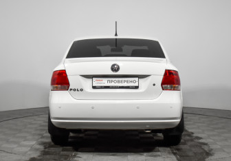 Подержанный автомобиль Volkswagen Polo Sedan 2013 года (6 фото)