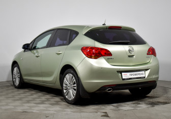 Подержанный автомобиль Opel Astra Hatchback 2011 года (7 фото)