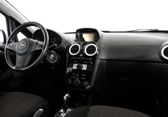 Подержанный автомобиль Opel Corsa 2011 года (9 фото)